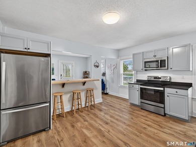 Exceptional opportunity to acquire a thriving six-unit - photo 20