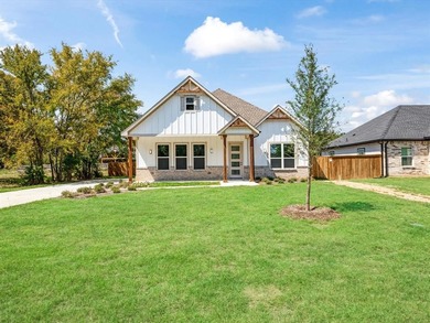 Lake Home For Sale in Tool, Texas