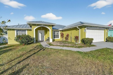Beautifully maintained 3-bedroom, 2-bath home featuring a NEW - photo 2