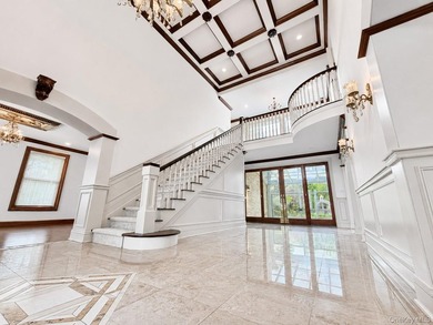 Luxury Estate in The Moorings - East Islip, NY Welcome to an - photo 5
