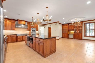 Luxury Estate in The Moorings - East Islip, NY Welcome to an - photo 10