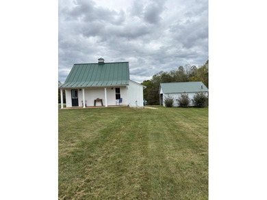 This property has two houses. The information above pertains to - photo 8