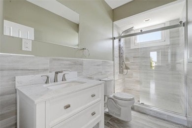 Don't miss this stunning 5-bedroom, 3-bath Waterfront - photo 33