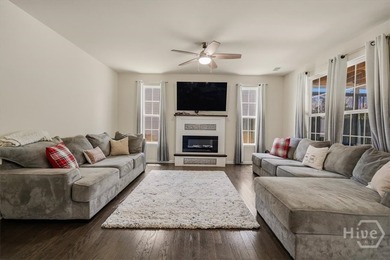 The backyard you've been waiting for... and the location you'll - photo 6