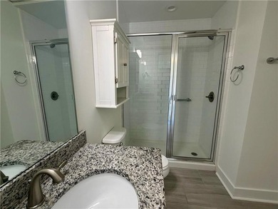 Price reduced. Great location! Walk to pier/village. Fresh paint - photo 8