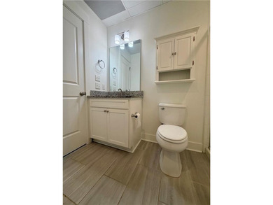 Price reduced. Great location! Walk to pier/village. Fresh paint - photo 9
