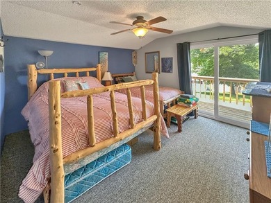 Charming second-tier lake home offering a comfortable and - photo 20