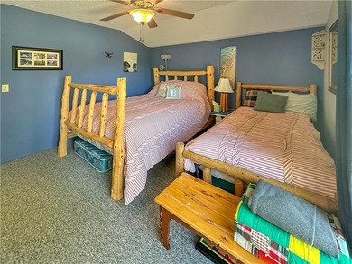 Charming second-tier lake home offering a comfortable and - photo 21
