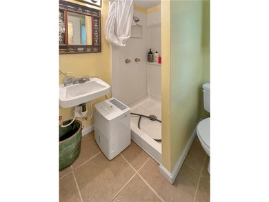 Charming second-tier lake home offering a comfortable and - photo 22