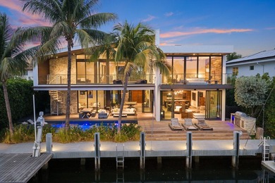 Stunning contemporary 5-bedroom + office waterfront residence - photo 1