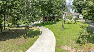 Great location, even better lake views! This move-in ready home - photo 2