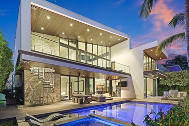 Stunning contemporary 5-bedroom + office waterfront residence - photo 2