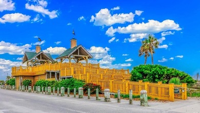 Bright & cheery 2BR/1BA beach cottage, 2024 ROOF & HVAC. Located - photo 36