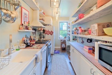Step into this sun-filled one-bedroom in Beauchamp Gardens, a - photo 11