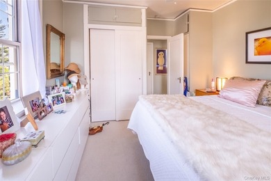 Step into this sun-filled one-bedroom in Beauchamp Gardens, a - photo 13