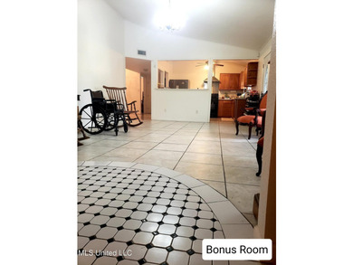 Wow! You'll LOVE this Rare Find in a NON-Flood Zone, Centrally - photo 14