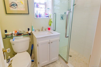 Step into this sun-filled one-bedroom in Beauchamp Gardens, a - photo 14