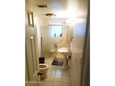 Wow! You'll LOVE this Rare Find in a NON-Flood Zone, Centrally - photo 29