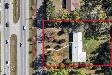 Wow! You'll LOVE this Rare Find in a NON-Flood Zone, Centrally - photo 34