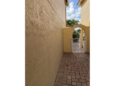 Beautiful Home with lake views in front and back. 2 car garage - photo 4