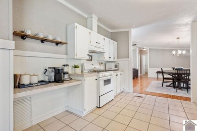 Discover lake living in this charming 3 bedroom, 2 bathroom home - photo 17