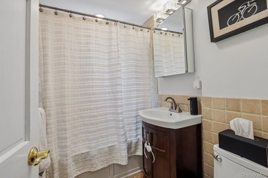 Welcome to this beautifully updated and impeccably maintained - photo 18