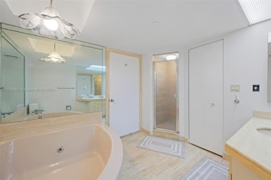 1-bedroom (plus den) condo in Turnberry Isle South has a
