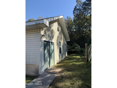 HUGE PRICE REDUCTION! Owners say sell! Privacy, lots of room for - photo 21