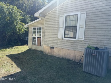 HUGE PRICE REDUCTION! Owners say sell! Privacy, lots of room for - photo 22