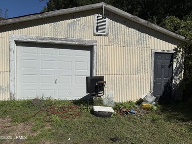 HUGE PRICE REDUCTION! Owners say sell! Privacy, lots of room for - photo 24