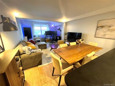 Absolutely Diamond Condition 1 Bedroom, 1 Bath Condo w/ Parking