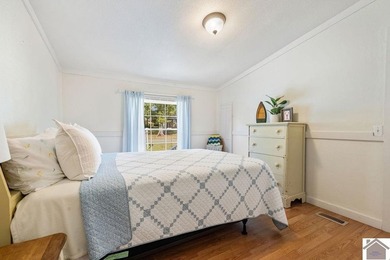 Discover lake living in this charming 3 bedroom, 2 bathroom home - photo 26