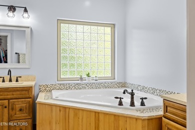 Welcome to an exceptional offering in the highly sought-after - photo 28
