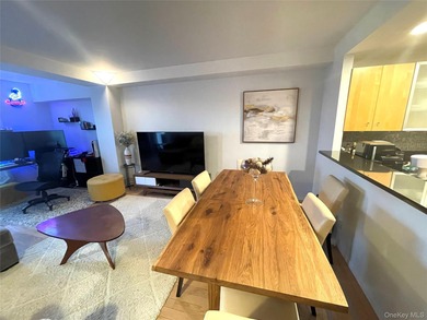 Absolutely Diamond Condition 1 Bedroom, 1 Bath Condo w/ Parking