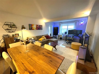 Absolutely Diamond Condition 1 Bedroom, 1 Bath Condo w/ Parking