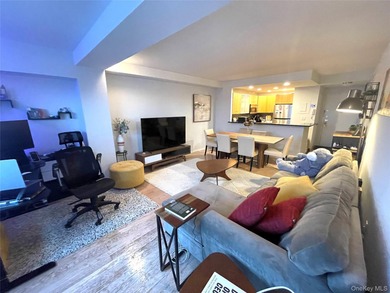 Absolutely Diamond Condition 1 Bedroom, 1 Bath Condo w/ Parking