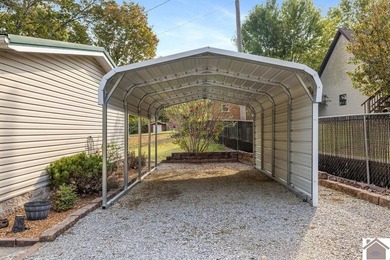 Discover lake living in this charming 3 bedroom, 2 bathroom home - photo 34