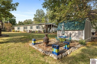 Discover lake living in this charming 3 bedroom, 2 bathroom home - photo 39