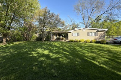 (private lake, pond, creek) Home For Sale in Palatine Illinois