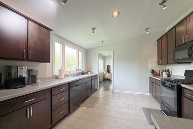 Nice Ranch home on spacious private corner lot in excellent - photo 7