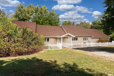 Discover your own private retreat on 10 serene acres with mature - photo 1