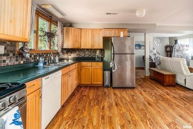 Discover your own private retreat on 10 serene acres with mature - photo 10
