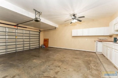 Beautiful 3-bedroom, 2.5-bath unfurnished townhome located in - photo 30