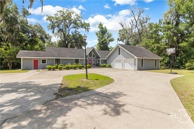 Discover peaceful coastal living in this charming ranch-style - photo 4