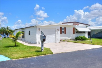 RARE OPPORTUNITY! TRUE LAKEFRONT with DOCK.  Ideal Central - photo 18