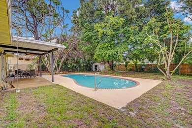 Pool home in Port St. Lucie, set just off Bayshore with easy - photo 20