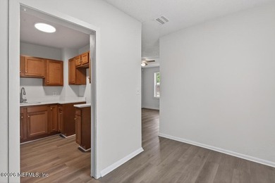Beautifully renovated 3-bedroom, 1-bath home in the heart of - photo 22