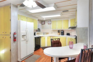 RARE OPPORTUNITY! TRUE LAKEFRONT with DOCK.  Ideal Central - photo 25