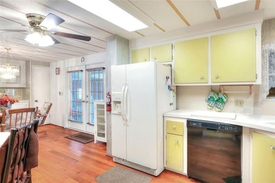 RARE OPPORTUNITY! TRUE LAKEFRONT with DOCK.  Ideal Central - photo 28
