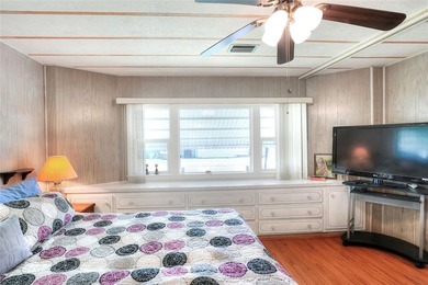 RARE OPPORTUNITY! TRUE LAKEFRONT with DOCK.  Ideal Central - photo 31